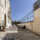 Raggiungiamo quindi la sommit� per ritrovarci su un�ampia terrazza rettangolare...